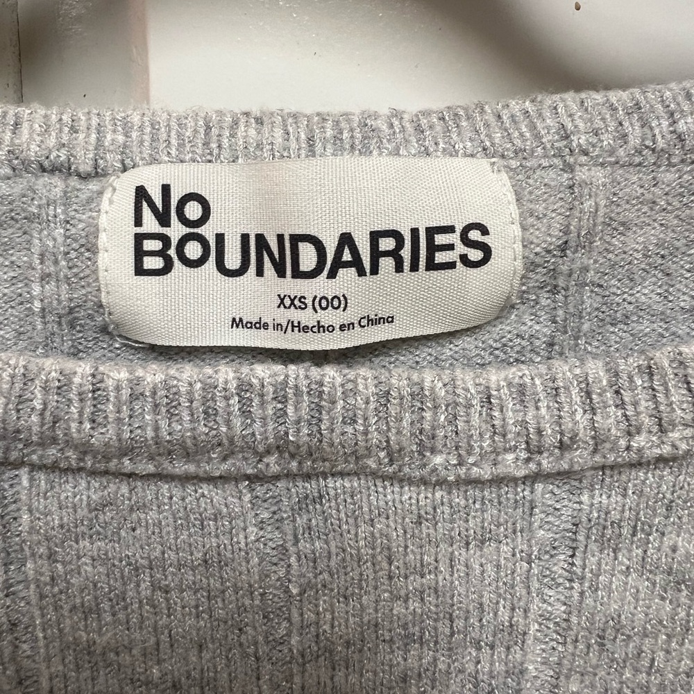No Boundaries Light Gray Ribbed Crew Neck Sweater - Picture 2 of 4